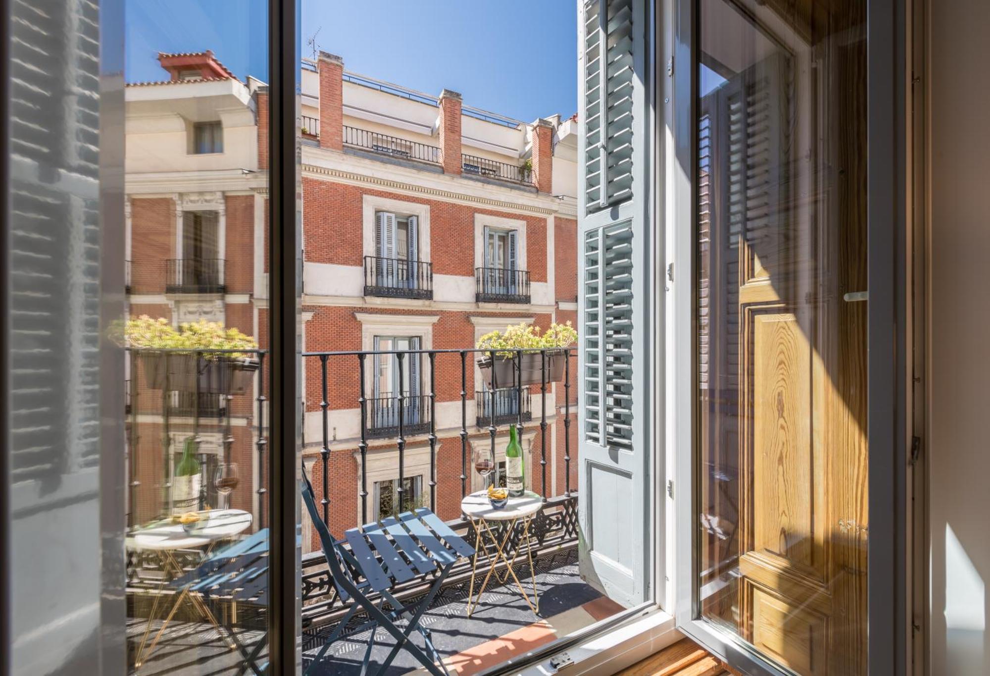 Apartamento Prado Santa Ana 2bd/2ba Madrid